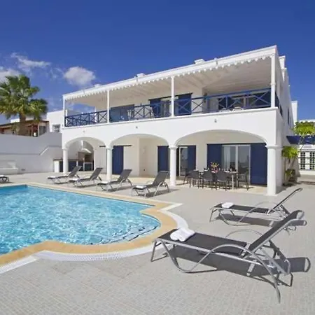 Apartment Sleeps 10 Pool Wifi