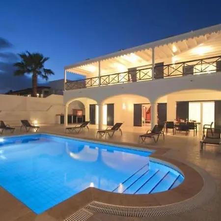 Apartment Sleeps 10 Pool Wifi